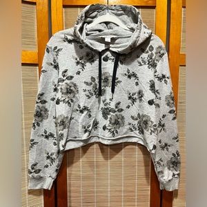 Adam Levine gray floral cropped long sleeve, size L